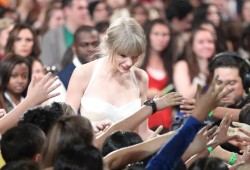 Taylor Swift テイラー・スウィフト